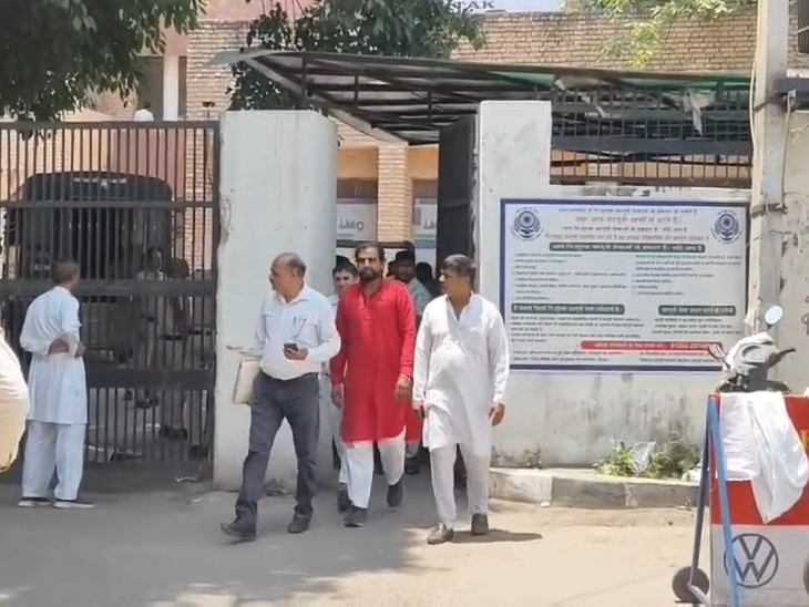 Haryana Rohtak Court appeared Naveen Jaihind village paharawar land case रोहतक कोर्ट में पेश