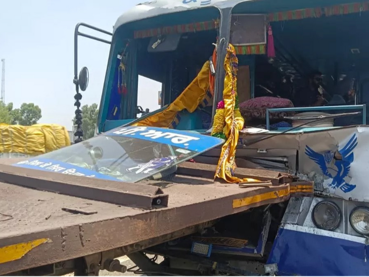 लुधियाना में PRTC बस का एक्सीडेंट: टोचन डालकर जा रहे दो ट्रालों में घुसी, महिला समेत दो घायल - Ludhiana News