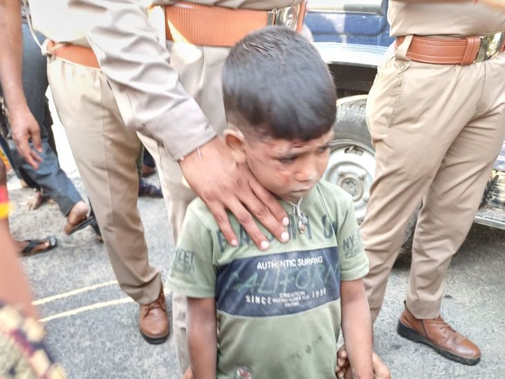 हाथरस में गायब बच्चा कुएं में मिला, VIDEO: 10 घंटे से तलाश कर रहे थे घरवाले, रोने की आवाज सुनकर पहुंचे ग्रामीण, बच्चे को निकाला - Hathras News