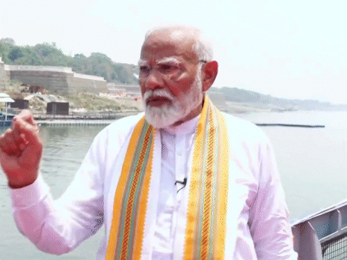 PM Narendra Modi Muslim Friends; BJP Religion Caste Discrimination | Varanasai | मोदी बोले- बचपन में पड़ोसियों के साथ ईद मनाता था: 2002 के बाद मेरी छवि खराब हुई; ज्यादा बच्चों वाला कहने का मतलब मुस्लिमों से नहीं