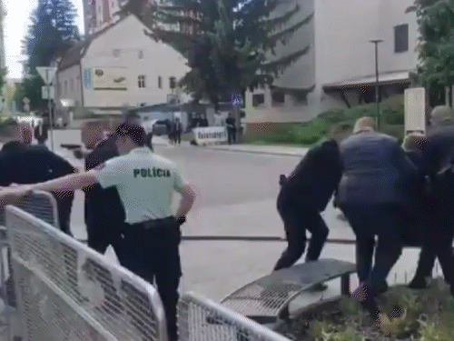 Slovakia PM Robert Fico Attack Reactions; PM Modi | Joe Biden Vladimir Putin | रूस समर्थक स्लोवाक PM फिको पर हमला, 5 गोलियां मारीं: साढ़े 3 घंटे ऑपरेशन के बाद बची जान; 5 साल जेल में रहकर चुनाव जीते थे