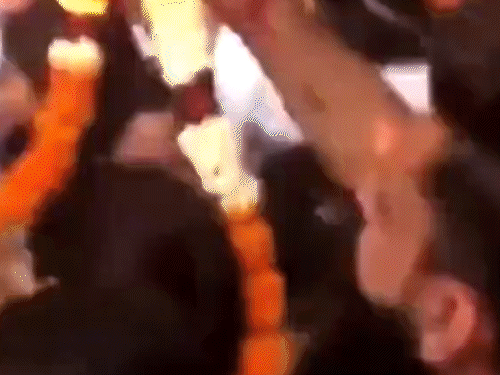 Lok Sabha Candidate Kanhaiya Kumar Assaulted While Campaigning In Delhi | कन्हैया कुमार को प्रचार के दौरान व्यक्ति ने मारा थप्पड़: माला पहनाने के बहाने से आया था, कन्हैया के समर्थकों ने हमलावर की पिटाई की