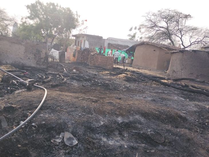 Fire broke out due to short-circuit in Rajla | रजला में शार्ट-सर्किट से ...