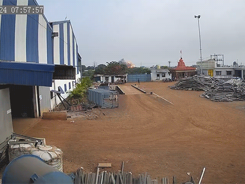 छत्तीसगढ़ में बारूद फैक्ट्री में ब्लास्ट का CCTV वीडियो: मलबे में मिले बॉडी पार्ट्स, अंधेरा होने के चलते रेस्क्यू बंद; अपनों को तलाशते रोते-बिलखते परिजन - Chhattisgarh News