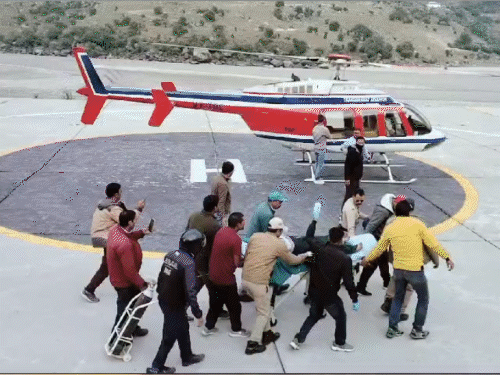 Sahastra Tal | Uttarkashi Sahastra Tal Trackers Rescue Operation Update | उत्तरकाशी में ठंड से 5 ट्रैकर्स की मौत: 4 अभी भी फंसे, 13 का रेस्क्यू किया गया; मौसम खराब होने से ऑपरेशन में दिक्कत – Dehradun News