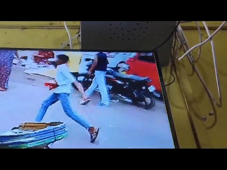 The person who ran away with the grain merchant #39 s bag was caught on