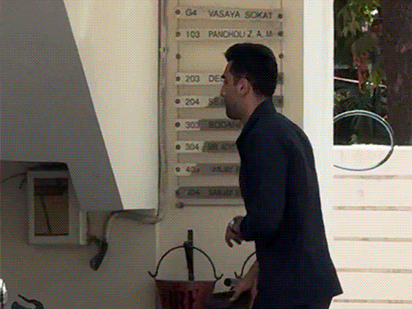 Ranbir Kapoor reached Sanjay Leela Bhansali’s workplace, Sara Ali Khan and Shanaya Kapoor had been troubled by the solar | सेलेब्स स्पॉटेड: संजय लीला भंसाली के ऑफिस पहुंचे रणबीर कपूर, धूप से परेशान हुईं सारा अली खान और शनाया कपूर