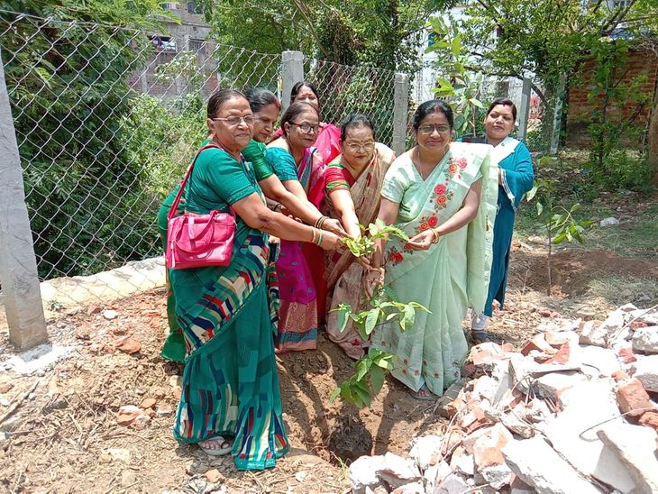 Mahuri Mahila Samiti planted fruit and shade trees in Gandhi Tola ...