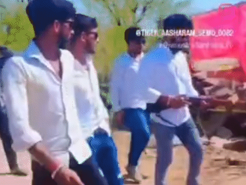 सोशल मीडिया पर फायरिंग का वीडियो शेयर: पुलिस कर रही युवकों की तलाश, 56 सेकंड के वीडियो में 8 राउंड फायरिंग - Dholpur News