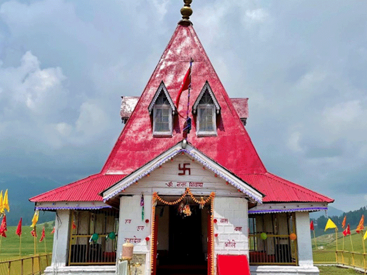 Fireplace breaks out in 109-year-old temple in Gulmarg, Bollywood well-known Jai Jai Shiv Shankar track shoot right here | गुलमर्ग के 109 साल पुराने मंदिर में आग: यहीं फिल्माया गया था राजेश खन्ना का गाना ‘जय-जय शिव शंकर’, 23 साल तक मुस्लिम शख्स ने की देखभाल