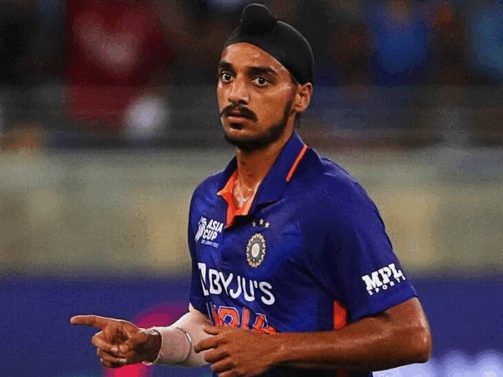 Former cricketer Harbhajan Singh slammed Pakistani cricketer Kamran