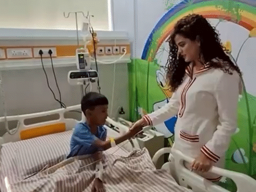 Palak Shared a Video with Alok, Introduced Profitable Coronary heart Surgical procedure | आलोक के साथ पलक ने बचाई 3000 मासूमों की जान: वीडियो शेयर कर बताया सक्सेसफुल रही सर्जरी, दुआ करने वालों को कहा शुक्रिया