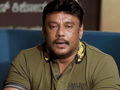 Kannada actor Darshan Thoogudeepa murdered a fan, Provide 15 lakh to different to take blame | कन्नड़ एक्टर दर्शन थूगुदीपा पर फैन के मर्डर का आरोप: 3 लोगों को हत्या की जिम्मेदारी लेने के बदले 15 लाख ऑफर किए, CCTV फुटेज से हुआ था खुलासा