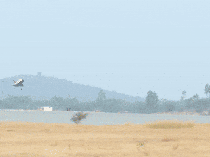 Third successful landing of ISRO’s reusable launch vehicle | ISRO के रीयूजेबल लॉन्च व्हीकल की तीसरी सफल लैंडिंग: तेज हवाओं के बीच 4.5 KM की ऊंचाई से पुष्पक रिलीज किया, रनवे पर ऑटोमेटिक लैंडिंग