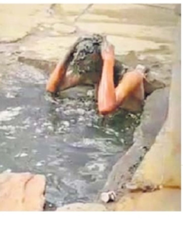 A young man entered the drain to take a bath and died by drowning ...