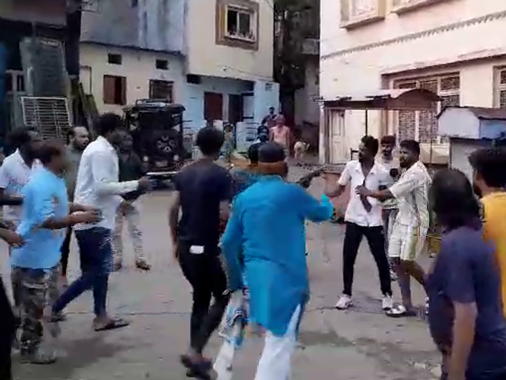 Video of two parties fighting over weekly collection goes viral