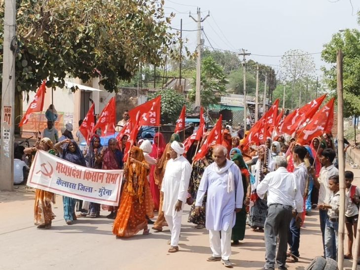 The farmers took out a rally and handed over a memorandum to the SDM ...