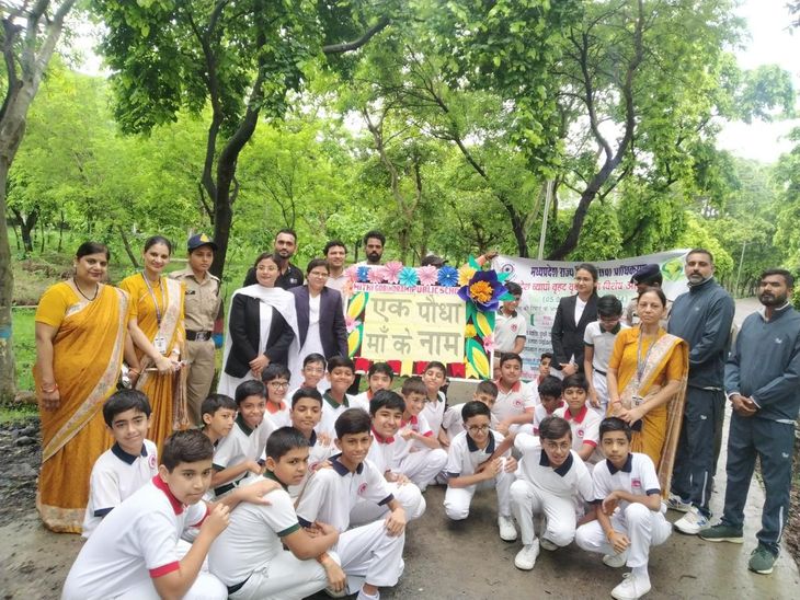 Students of Mithi Govindram Public School Bhopal planted saplings