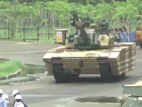 Light weight tank zorawar drdo and L&T indian army | पहाड़ी इलाकों के लिए तैयार किया गया टैंक ‘जोरावर’: 25 टन वजन है; साल 2027 तक इंडियन आर्मी में शामिल किया जा सकता है