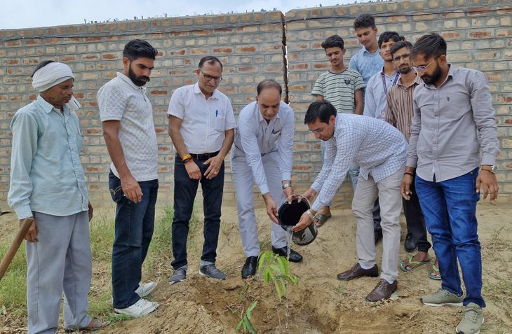 Akhil Bharatiya Vidyarthi Parishad celebrated foundation day by ...