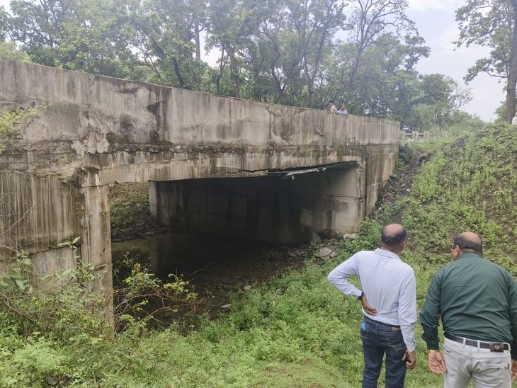 A bridge near Mangali on NH-30 was damaged