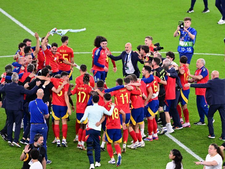 स्पेन ने चौथी बार जीता यूरो कप खिताब: फाइनल में इंग्लैंड को 2-1 से हराया;  विलियम्स और ओयारज़ाबल ने गोल किये