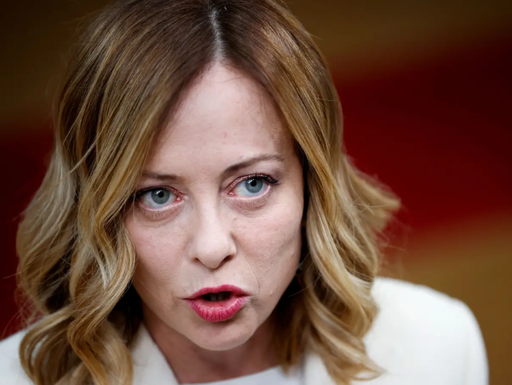 Italy PM Giorgia Meloni Height Joke; Journalist | Giulia Cortese | मेलोनी का मजाक बनाने वाली पत्रकार पर जुर्माना: साढ़े चार लाख देने होंगे, इटली की PM से कहा था तुम सिर्फ 4 फीट की हो