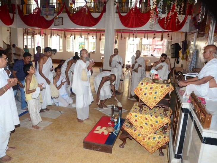 Sermon in Shri Arbud Giriraj Jain Shvetambara Tapagachchh Upashraya
