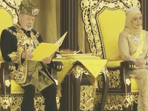 Malaysia King Sultan Ibrahim Iskandar coronation, Property Details | मलेशिया के 17वें किंग इस्कंदर की ताजपोशी: इनके पास 47 लाख करोड़ की संपत्ति, 300 लग्जरी कारें; बेटा भारतीय सेना में कैप्टन रह चुका