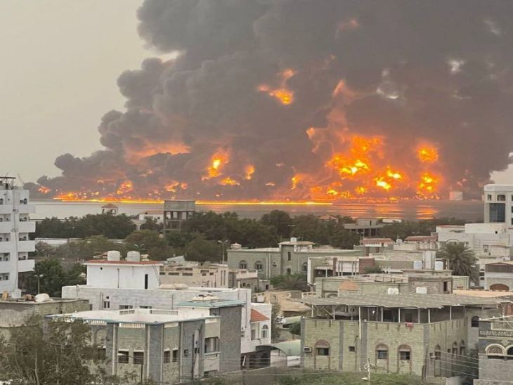 Israel airstrike on Hodeidah port in Yemen | यमन में हूती विद्रोहियों के ठिकानों पर इजराइल का एयरस्ट्राइक: फ्यूल डिपो-पावर स्टेशन को निशाना बनाया; कहा- ये अटैक तेल अवीव पर हमले का जवाब