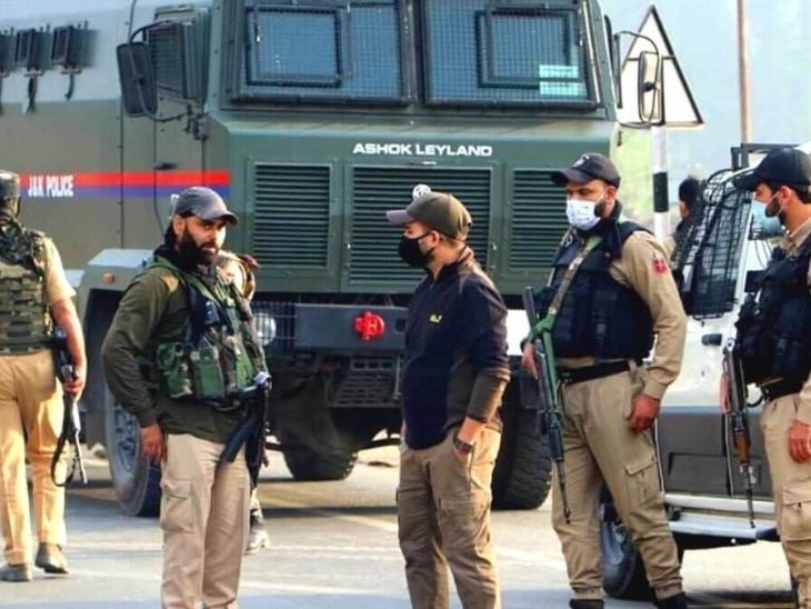 Jammu and Kashmir Police issues alert regarding viral video saif ali khan phantom jaish e mohammad | जम्मू-कश्मीर में सैफ अली खान की तस्वीर वाला वीडियो वायरल: पुलिस ने जनता से कहा- वीडियो शेयर नहीं करें, इसे जैश-ए-मोहम्मद ने फैलाया