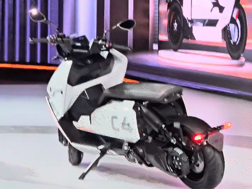 2023 BMW CE 04 Review - Cycle News