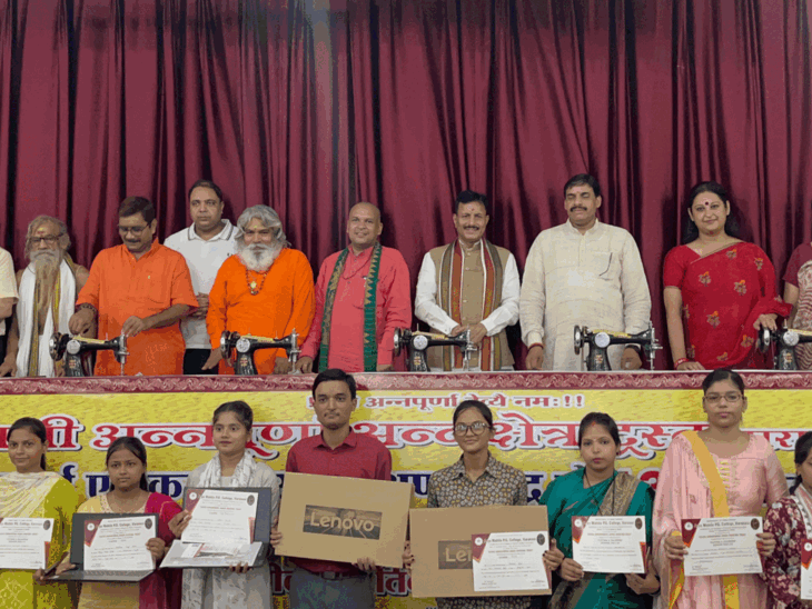 101 women got sewing machines from Annapurna temple