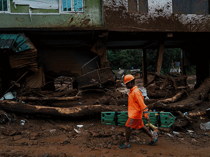 kerala wayanad landslides news live updates over 290 killed many trapped rescue operations | वायनाड लैंडस्लाइड-अब तक 293 मौतें, अमेरिकी राष्ट्रपति ने दुख जताया: रेस्क्यू में जुटे लोगों की सराहना की; राहुल-प्रियंका आज भी पीड़ितों से मिलेंगे