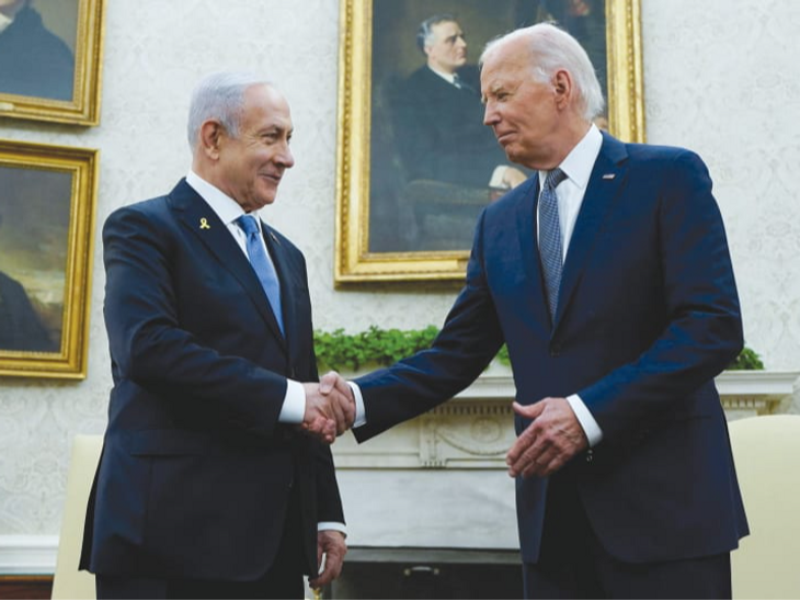 Middle East Crisis; US Weapons Deployed | Iran Israel Hamas | अमेरिका ने इजराइल की रक्षा के लिए भेजे हथियार: नए फाइटर जेट्स और युद्धपोत तैनात करेगा; इजराइल पर हमले की तैयारी में ईरान-हमास