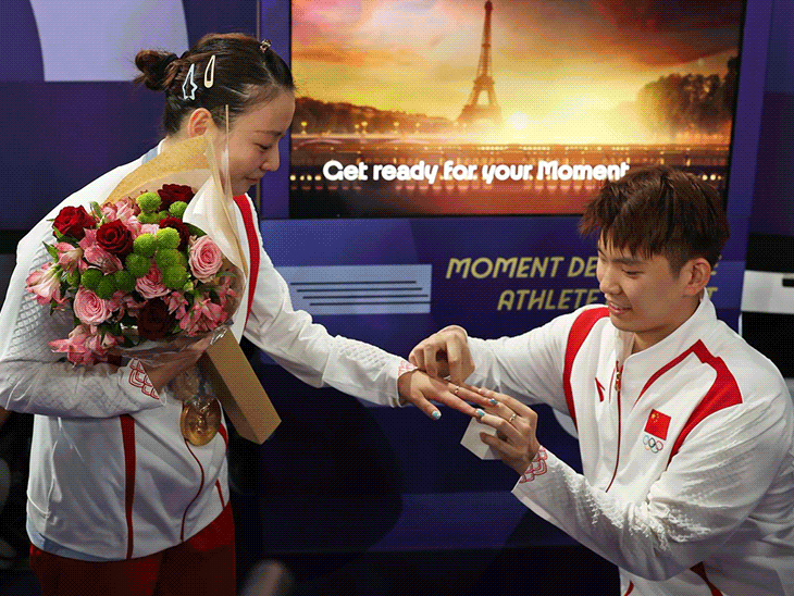 किओंग-सिवेई जोड़ी ने बैडमिंटन में मिश्रित युगल में स्वर्ण पदक जीता: पदक समारोह में, किओंग के बॉयफ्रेंड ने उन्हें घुटनों पर बैठकर प्रपोज किया