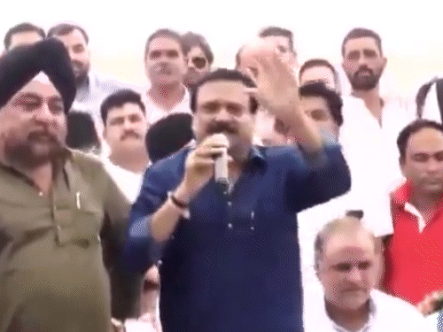 MP Congress Sajjan Singh Verma Viral Video; PM Modi BJP | Bangladesh Protest | सज्जन बोले-बांग्लादेश के बाद भारत का नंबर: मोदी की गलत नीतियों के कारण जनता पीएम आवास में घुस जाएगी – Bhopal News