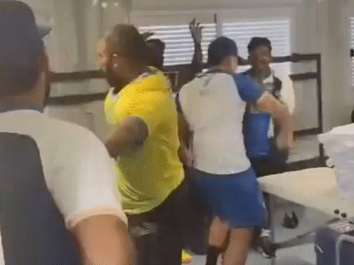 श्रीजेश ने ‘चक दे ​​इंडिया…’ पर किया डांस: ब्रॉन्ज जीतते ही गोल पोस्ट पर चढ़े, हरमनप्रीत ने कंधे पर उठाया; टीम इंडिया के जश्न की तस्वीरें