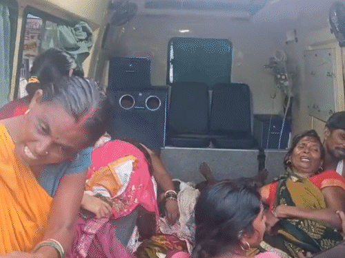 7 pilgrims died in stampede, more than 12 injured | जहानाबाद के सिद्धेश्वरनाथ मंदिर में भगदड़, 7 कांवरियों की मौत: 12 से ज्यादा घायल; सीढ़ी चढ़ने के दौरान हुआ हादसा – Bihar News