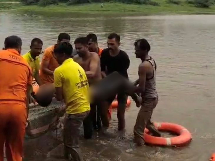 Young man drowned in the river while immersing the Dashamata idol, died ...