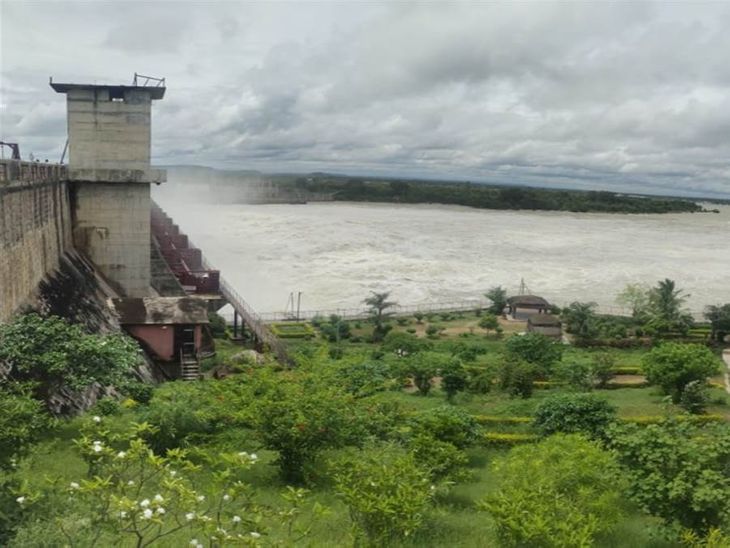 Water level of Rajghat dam increased: 50 thousand cusecs of water is ...