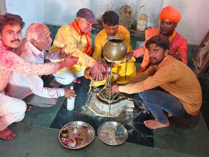 Kanwar Yatra reached Kamnath Mahadev temple from Charbhuja Nath temple