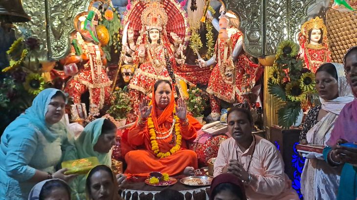 Raksha Bandhan festival celebrated in Shri Aarti Shiv Durga Temple ...
