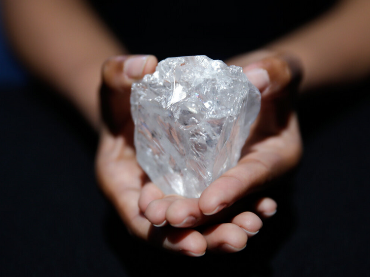 Botswana Diamonds | World’s Second Largest Diamond Found Botswana | बोत्सवाना में निकला दुनिया का दूसरा सबसे बड़ा हीरा: कैरो खदान में मिला 2,492 कैरेट का डायमंड; सबसे बड़ा कलिनन हीरा ब्रिटिश राजपरिवार के पास