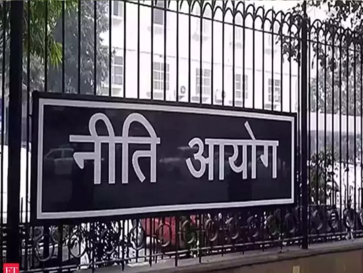 Niti Aayog working paper MPs and MLAs has increased | नीति आयोग के वर्किंग पेपर से खुलासा: वेतन-भत्ते वाले 10 पेशों में सिर्फ सांसदों-विधायकों का वेतन बढ़ा; ये लिस्ट में पहले नंबर पर