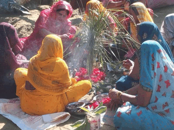 Women performed Halchhat Puja in Gorakhpur | गोरखपुर में मनाया गया हलछठ ...