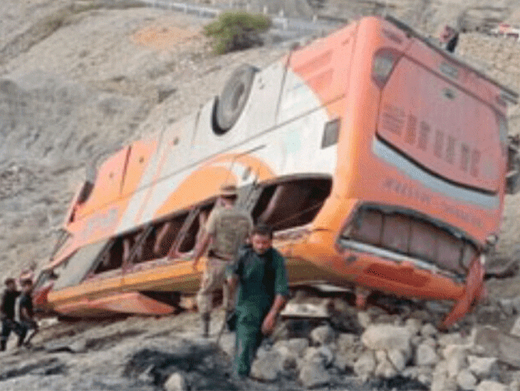 Pakistan Bus Accidents Tragedy; Kahuta Azad Pattan Road | Balochistan | पाकिस्तान में दो बस हादसों में 36 यात्रियों की मौत: 30 से ज्यादा घायल, 4 यात्री अभी भी फंसे, पुलिस राहत कार्य में जुटी
