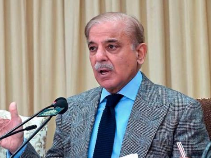 Pakistan economic crisis; Government is short of cash in Pakistan | पाकिस्तान में सरकार के पास कैश की कमी: दफ्तरों में साफ-सफाई के खर्चे पर रोक, सरकारी विभागों की संख्या भी घटाई