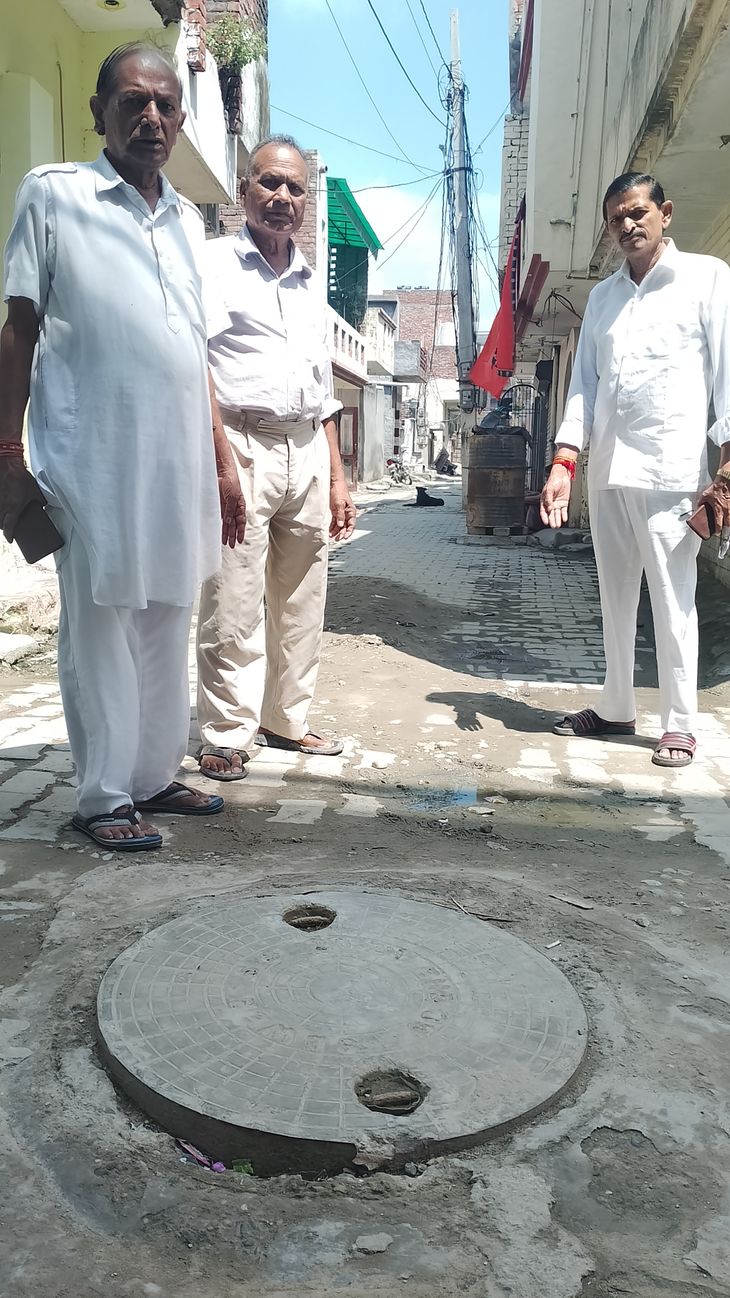 Gandhi Nagar's 40yearold sewerage line is getting choked repeatedly, dirty water is getting