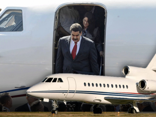 USA seizes plane used by Venezuelan president | अमेरिका ने वेनेजुएला के राष्ट्रपति का प्राइवेट जेट जब्त किया: डोमिनिकन रिपब्लिक से जबरन ले गए अधिकारी, पहचान छुपाकर खरीदने का आरोप